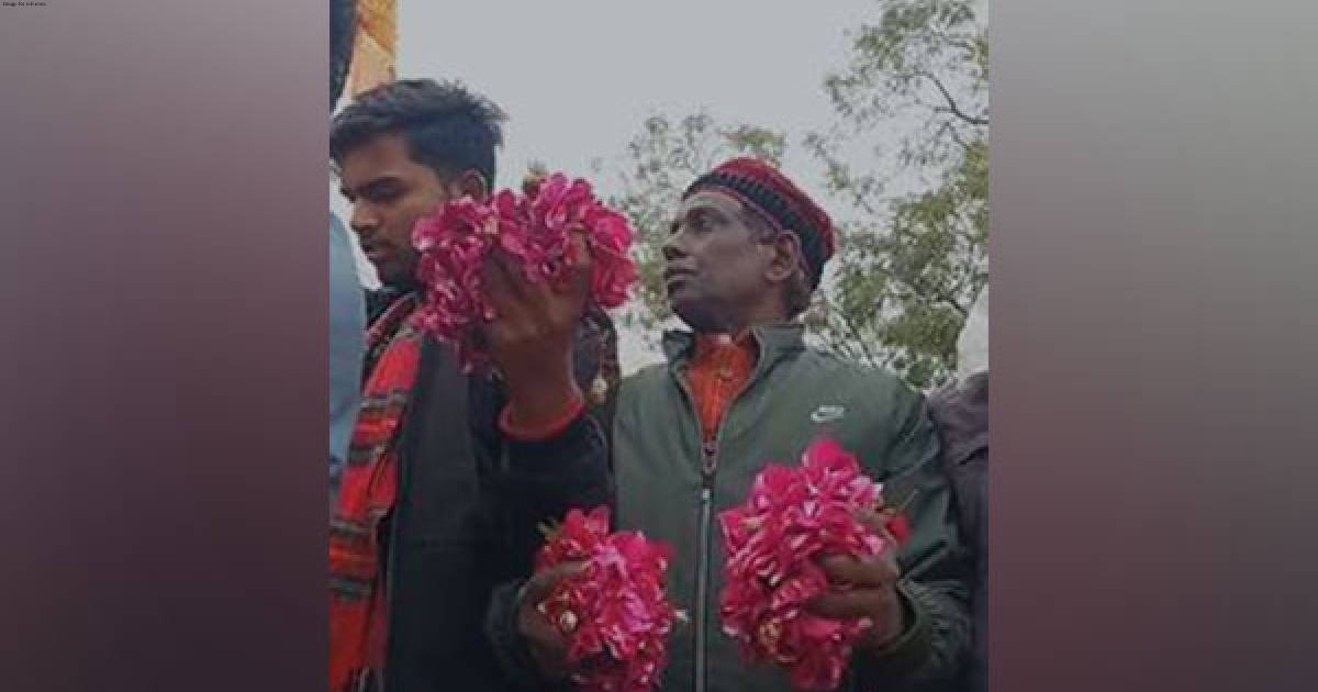 Ex-litigant in Ayodhya land dispute case, Iqbal Ansari showers flowers at PM Modi's motorcade